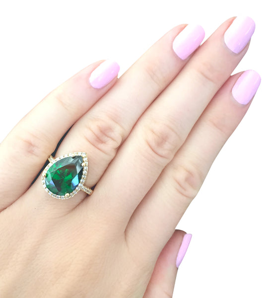 18 KGP 4 Carat Emerald Hued Pear Shaped Ring